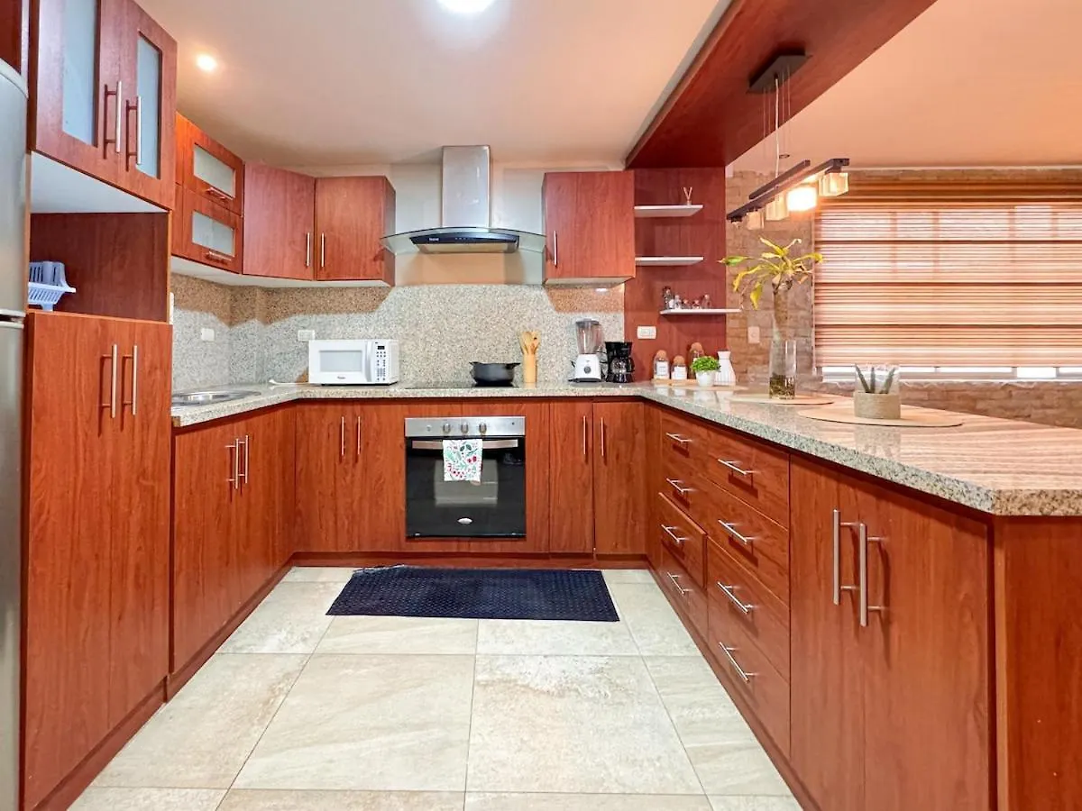 Appartamento Family Haven In Downtown Cuenca With Garage